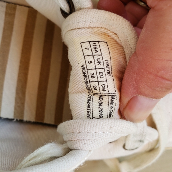 Vionic Hattie Sneakers - Picture 6 of 6